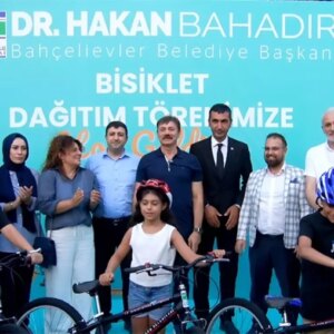 bahcelievlerde genclere bisiklet dagitimi devam ediyor 7UZbdxfh