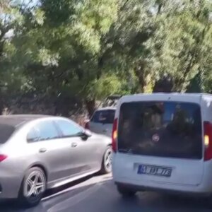 beyoglunda zincirleme kaza 8 yarali wIWSmHdu