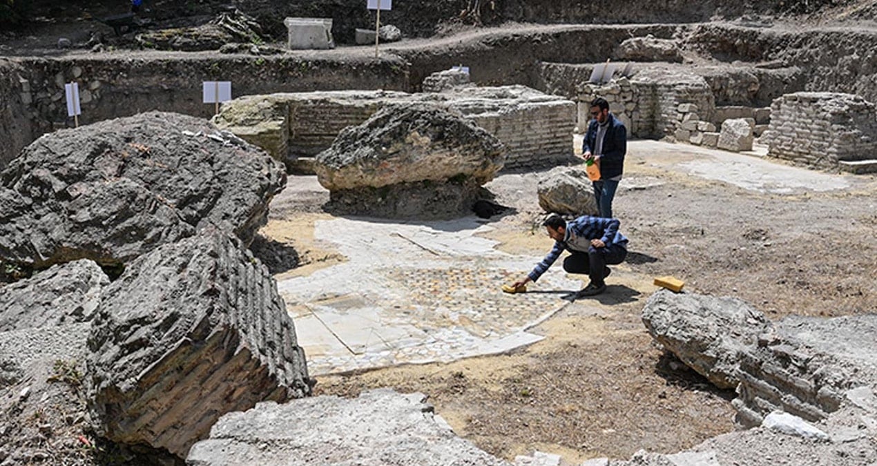 akpye yakin sirket antik kentin yani basina konut yapacak SKugSc41