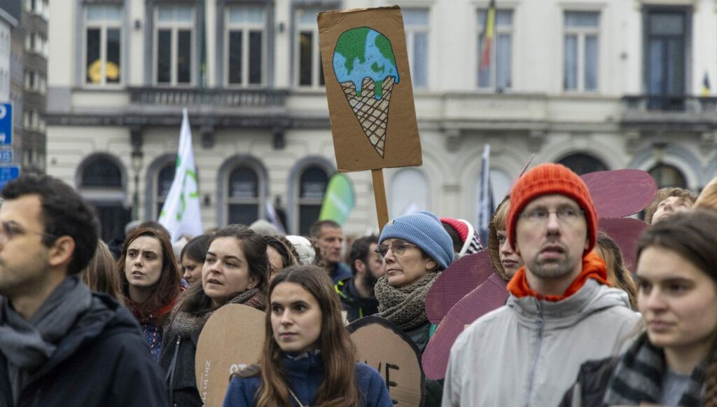 almanyada binlerce kisi iklim icin sokakta U2LTNpJ7
