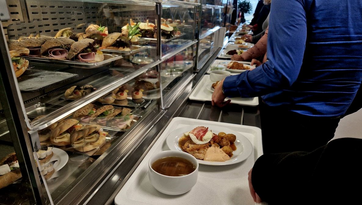 endonezyada 846 ogrenci ucretsiz yemekten zehirlendi f3cYSkpX