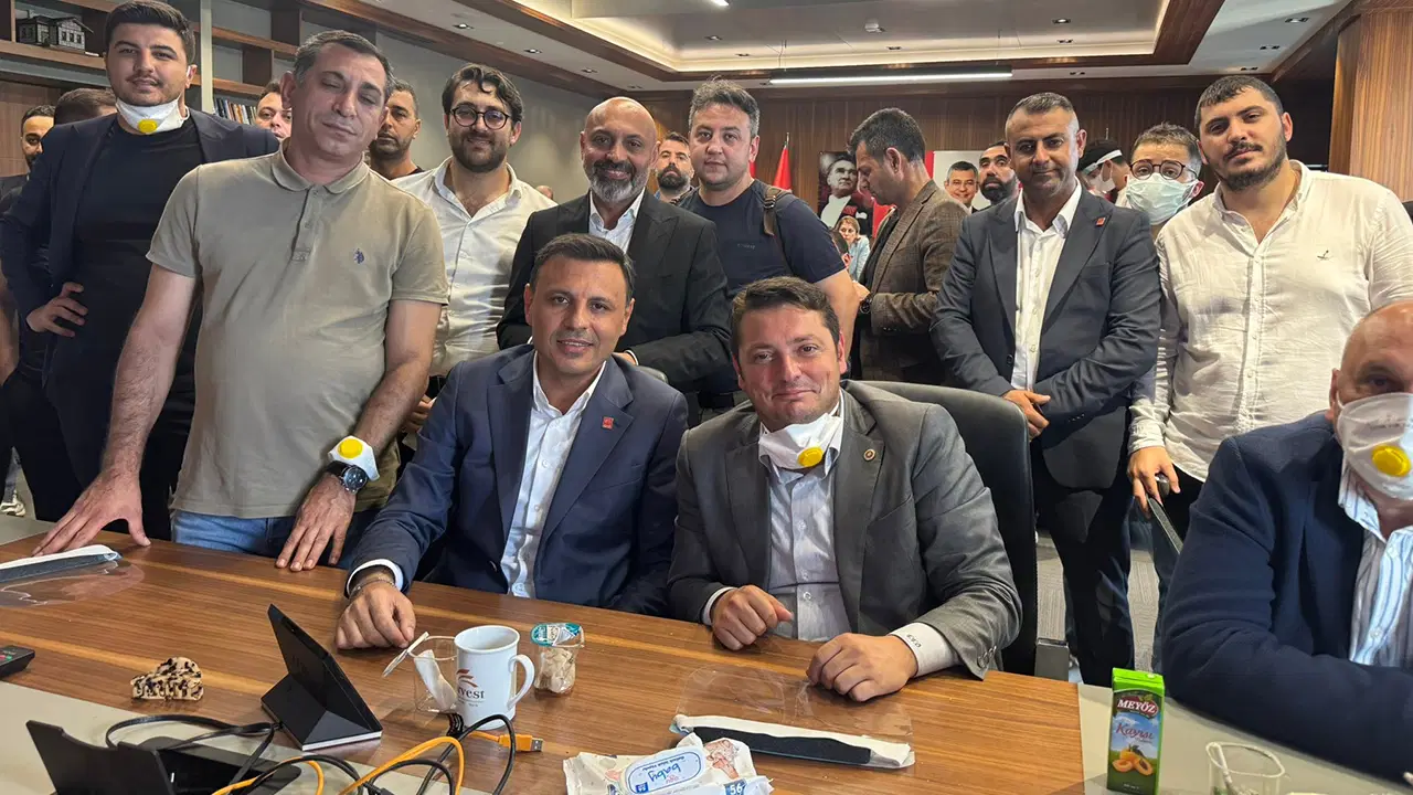 kayyum gursel tekin binaya girmisti ozgur celikin makam odasinda son durum pZcxZMnB