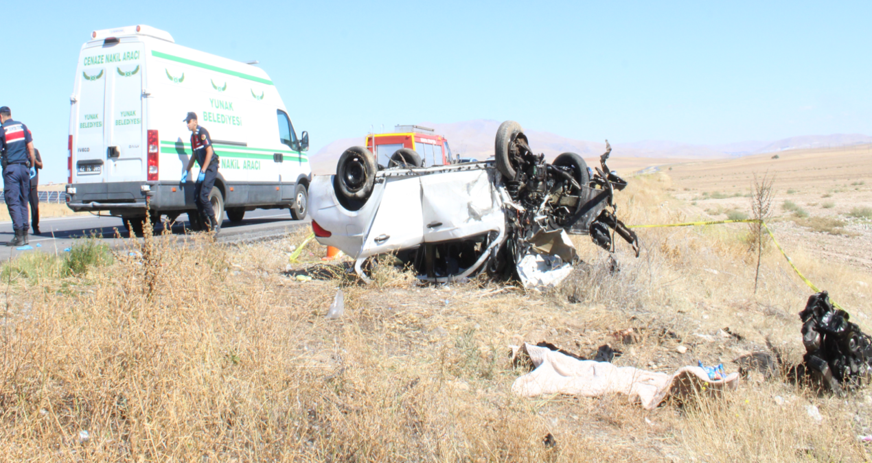 konyada devrilen otomobildeki 3 kisi hayatini kaybetti NLRGkGsT