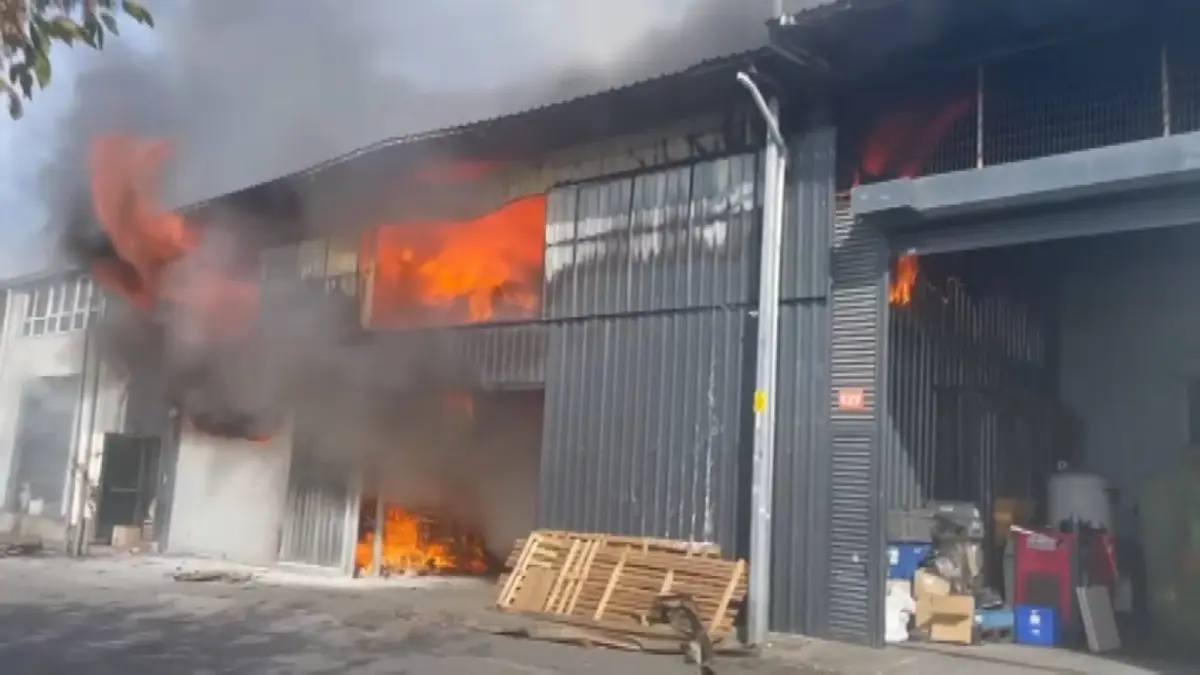 beylikduzunde fabrikada yangin cikti cECNTvwz