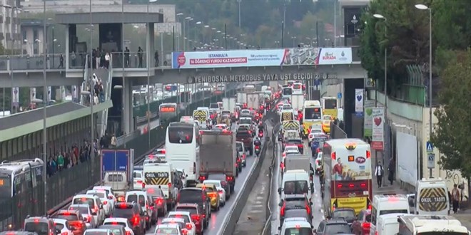 istanbulda saganak yagis etkili oldu trafikte yogunluk olustu 3TEfw5gE.jpg