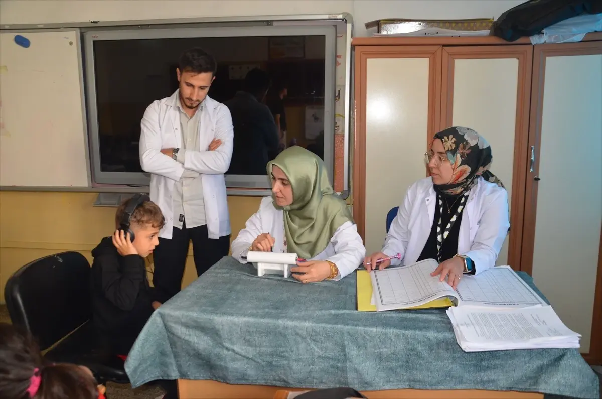 musta ogrencilere isitme testi uygulaniyor rM6OAA2e.jpg