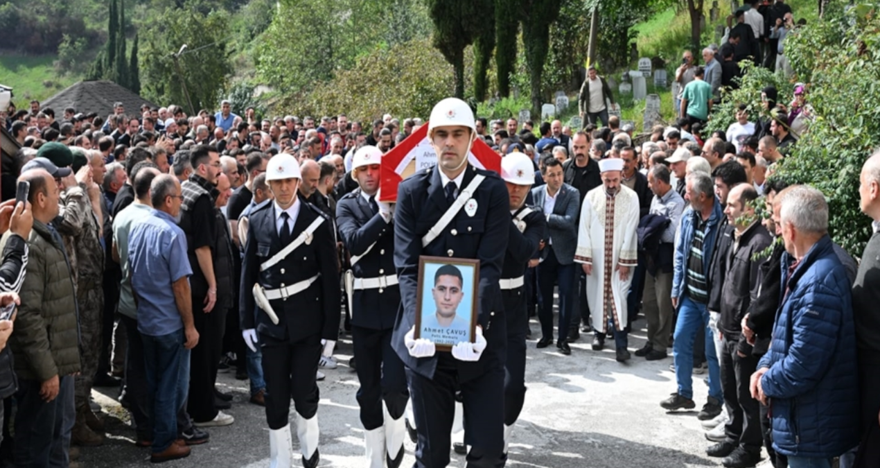 trabzonda ucuruma dusen polis memuru topraga verildi eEhiNVft