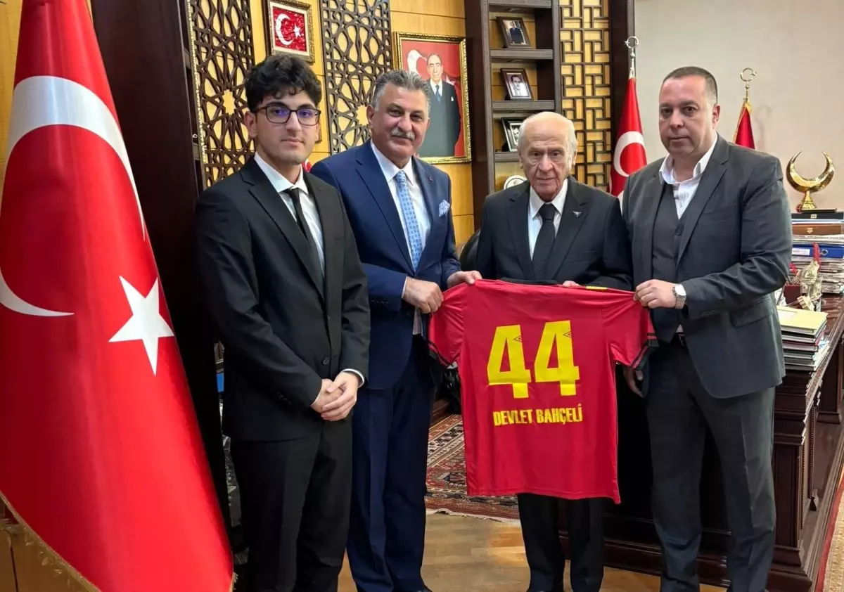 yeni malatyaspor yonetiminden devlet bahceliye ziyaret 2evMCe2B.jpg